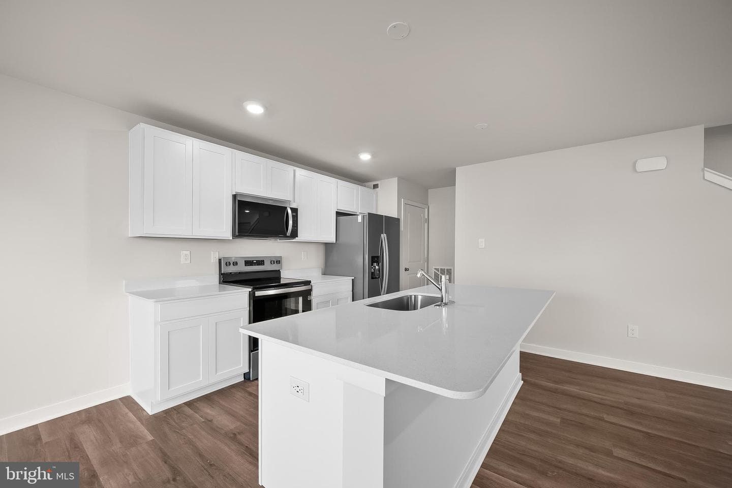 293 Eclipse Street photo 9