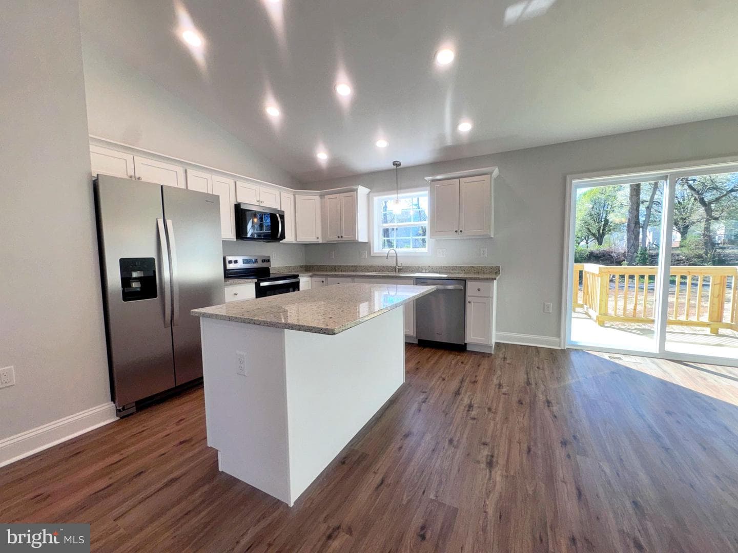 375 Burns Street photo 5