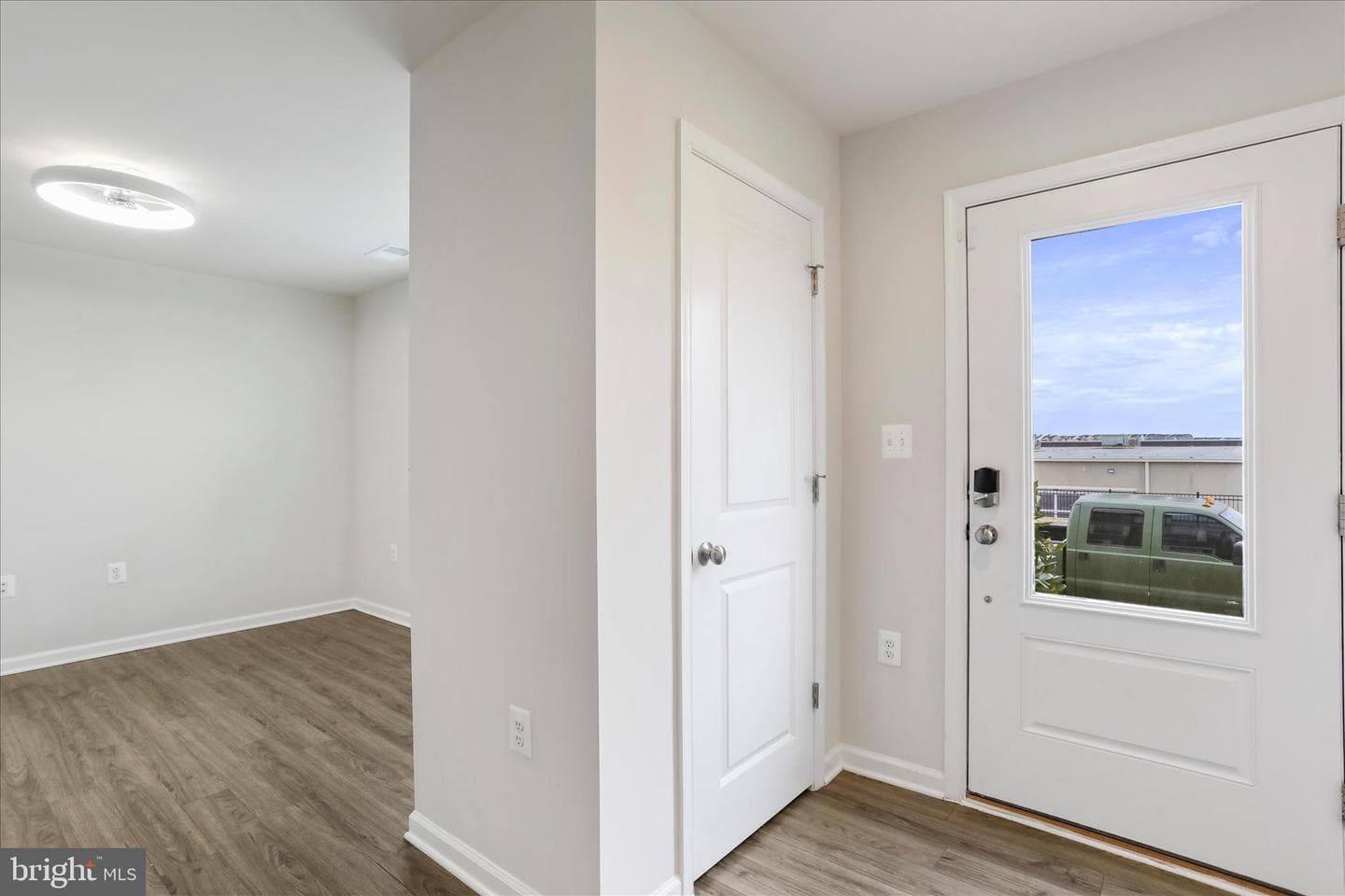 135 Presidents Pointe Avenue photo 6