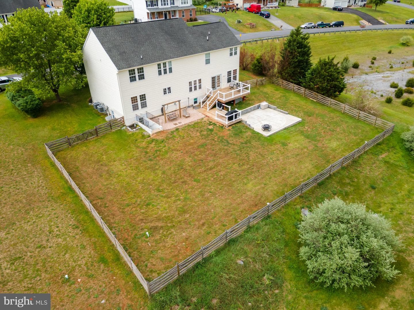 317 Stratus Dr photo 2