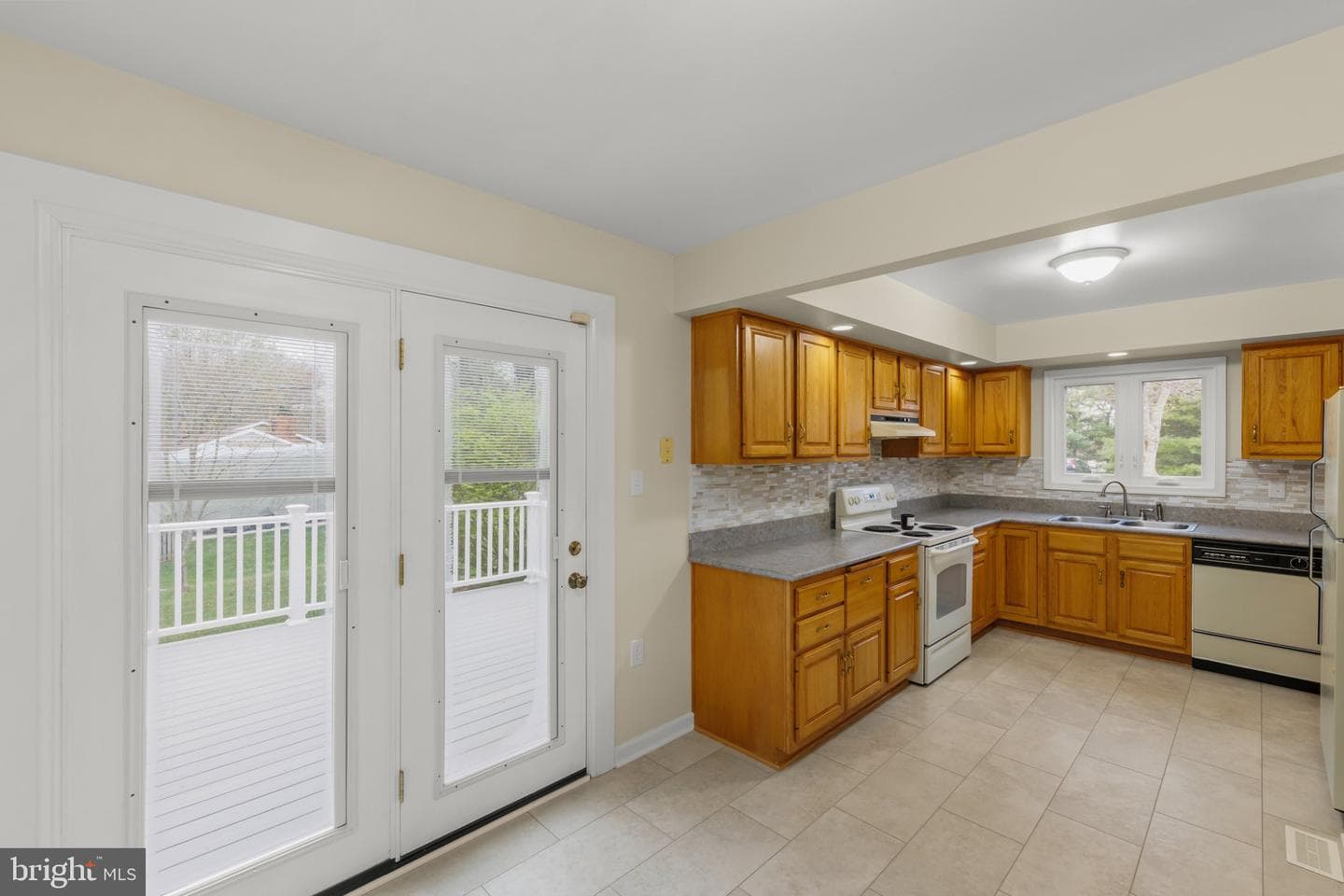 124 Deerfield Drive photo 9