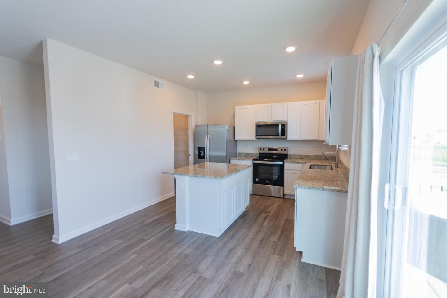 156 Centergate Drive photo 11