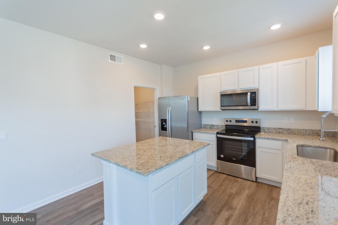 156 Centergate Drive photo 12