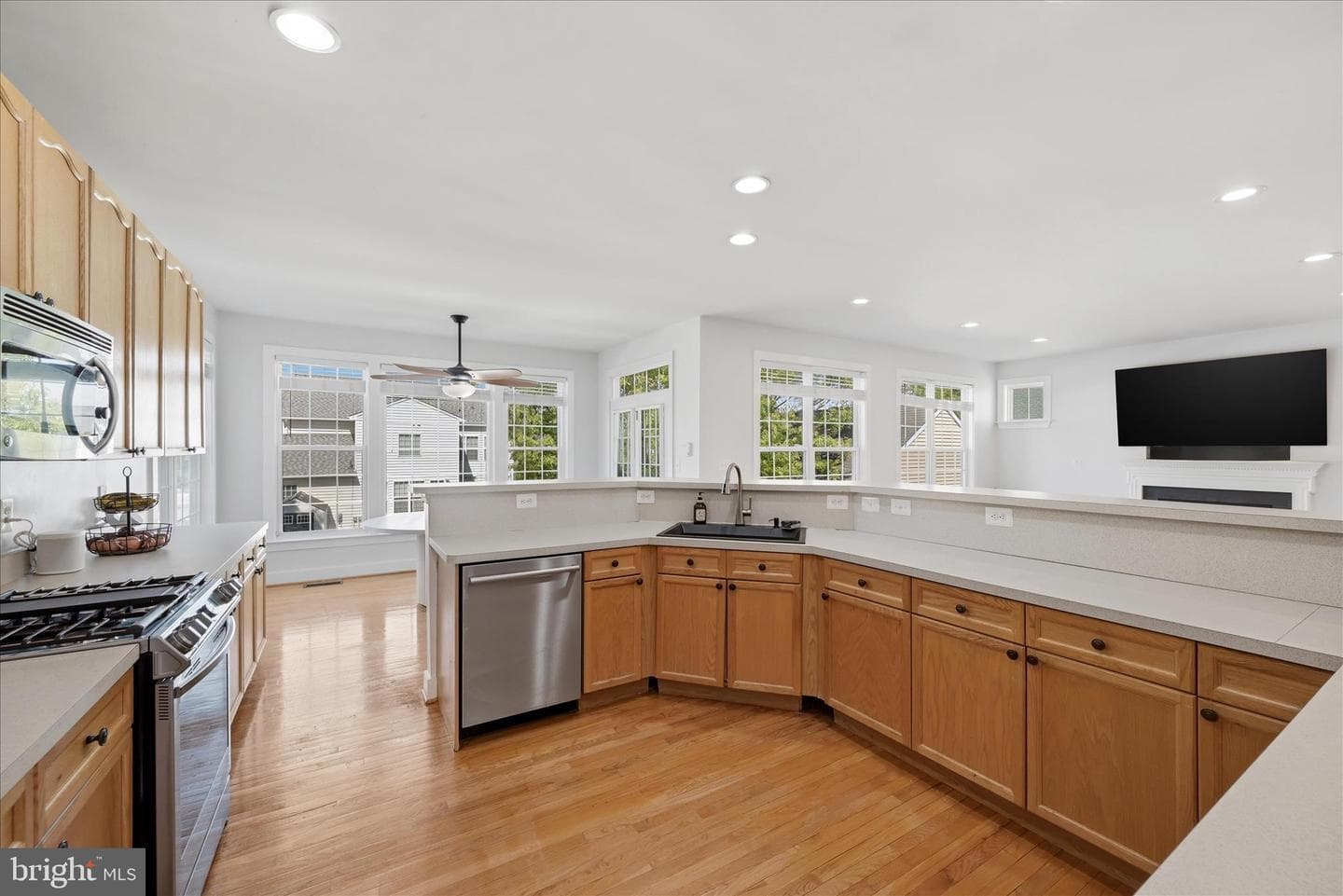 218 Braddock St photo 3