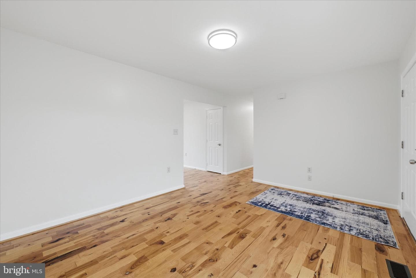 502 E 6th Avenue photo 7