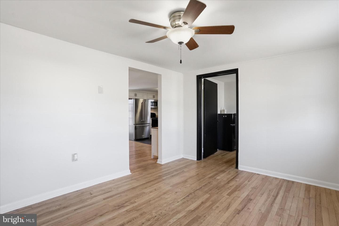 218 E 4th Avenue photo 8