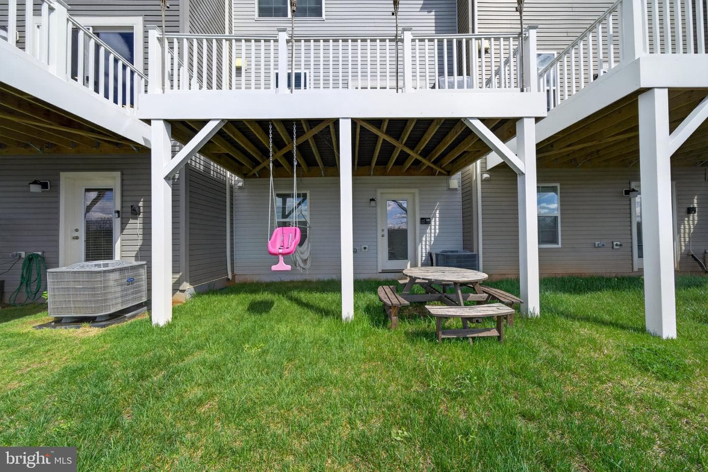 105 Extrovert Drive photo 38