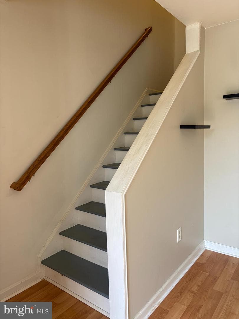 207 Greenhill Court photo 12