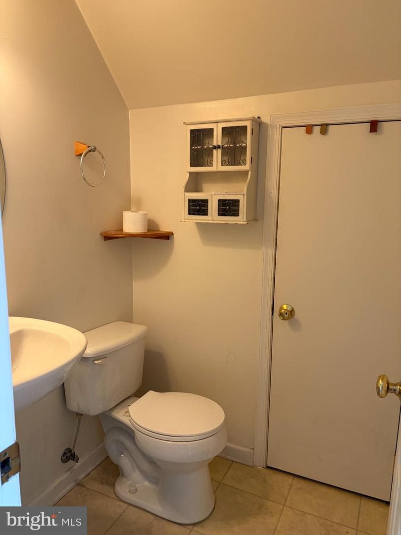 207 Greenhill Court photo 6
