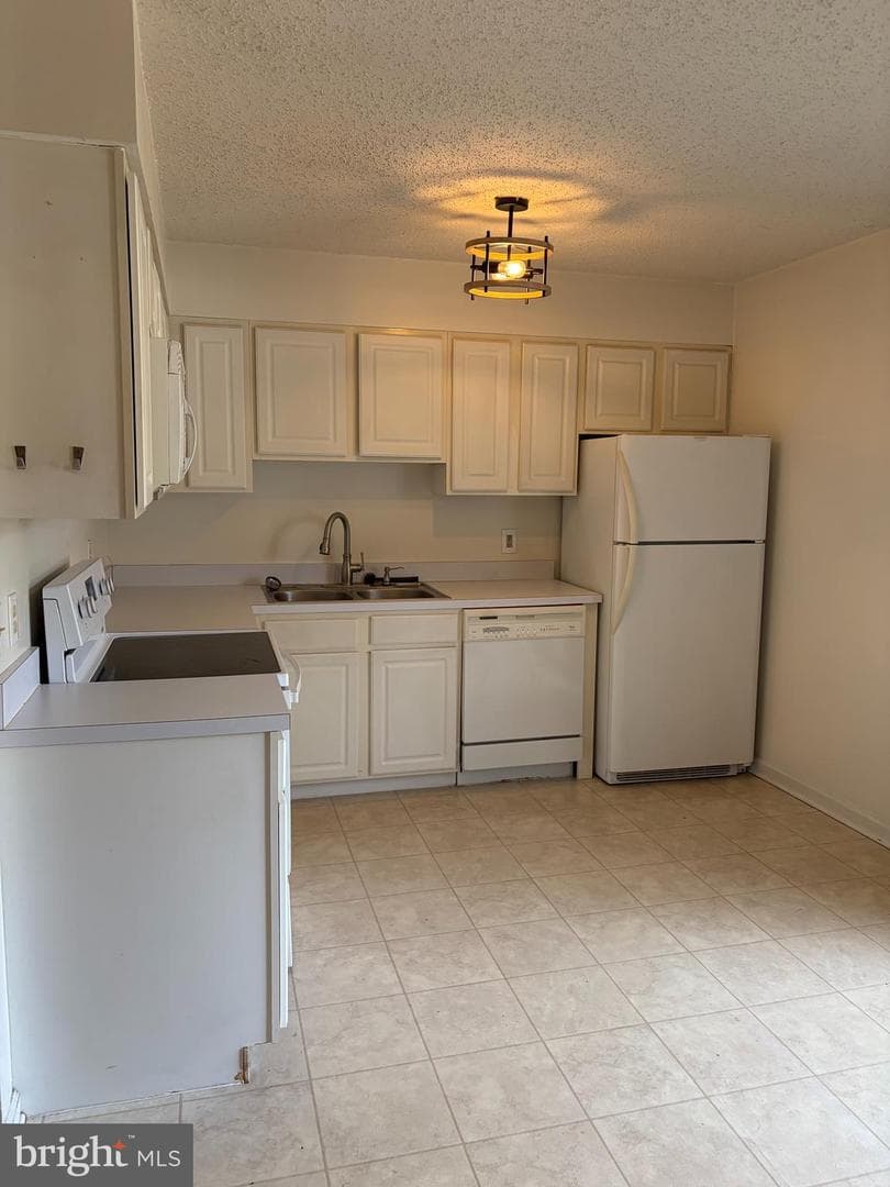207 Greenhill Court photo 8