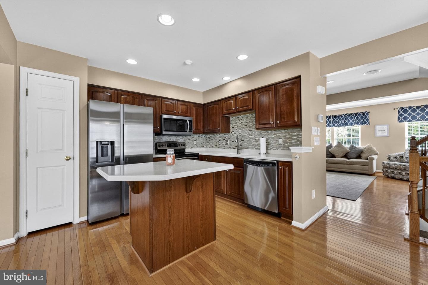 1327 Mare Street photo 31