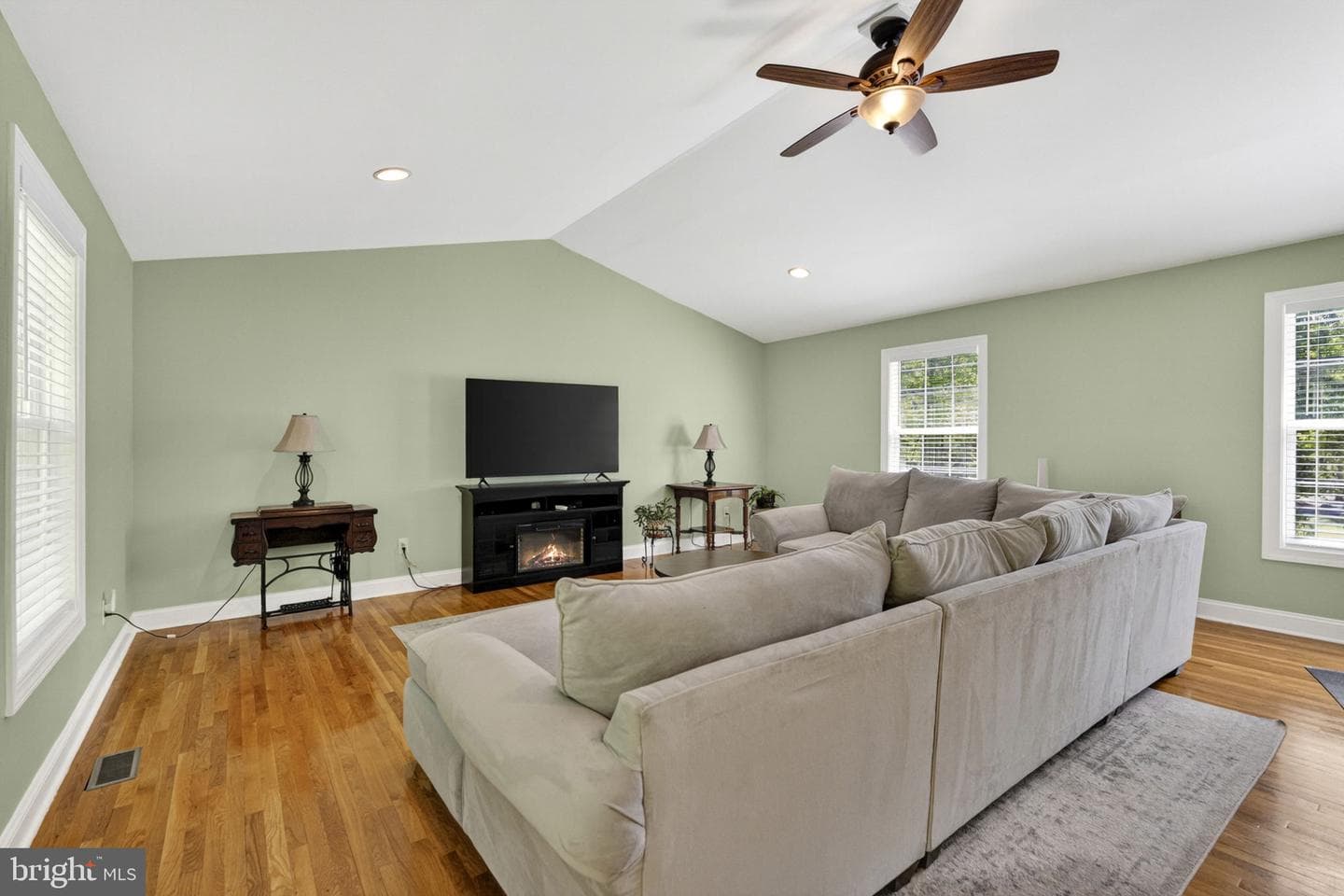 949 Wild Rose Lane photo 4