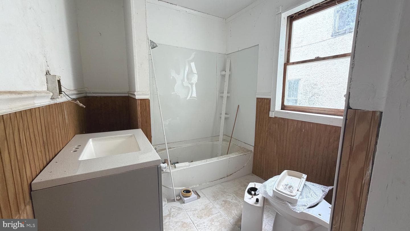 311 E Washington Street photo 15