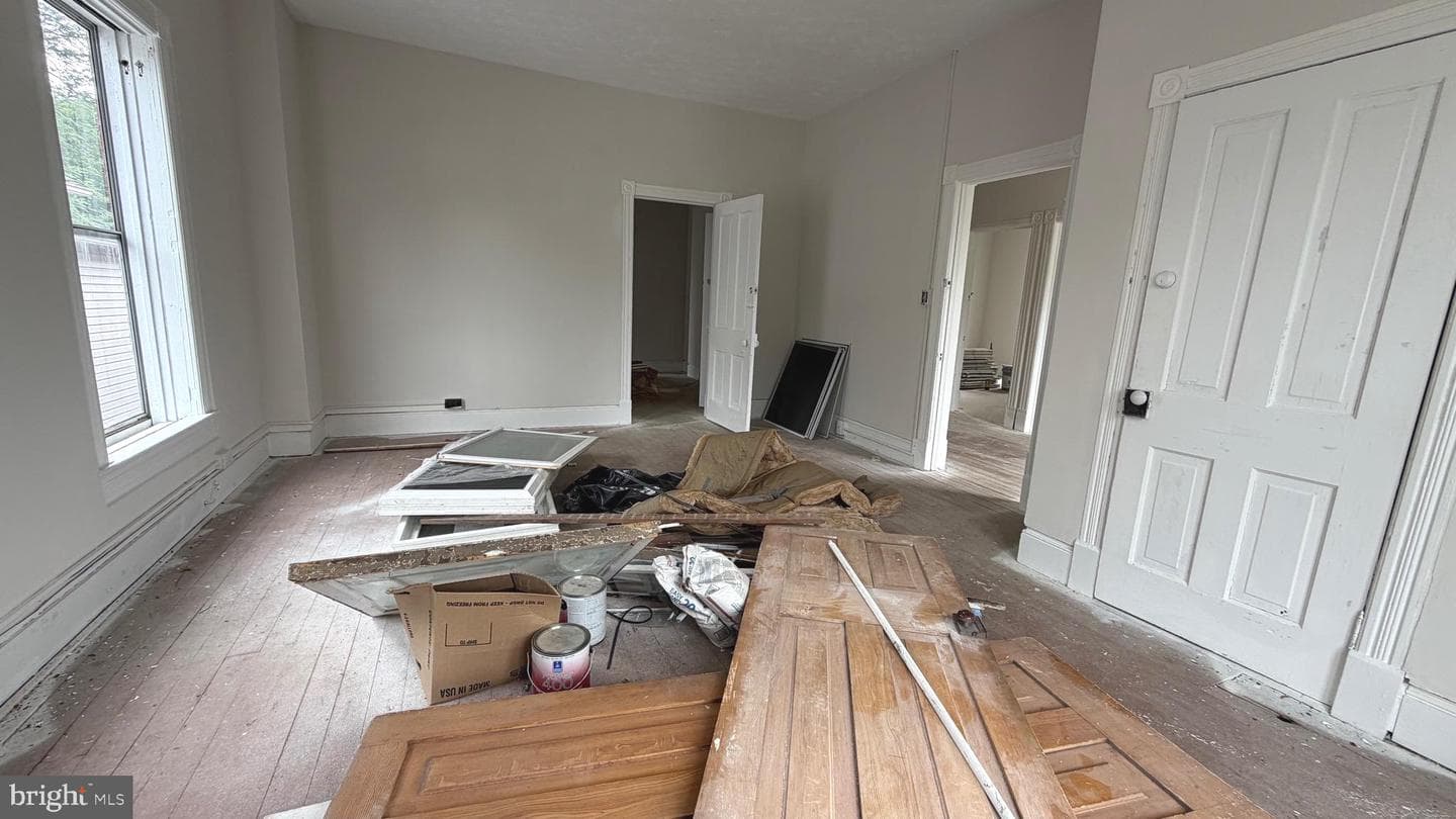 311 E Washington Street photo 20