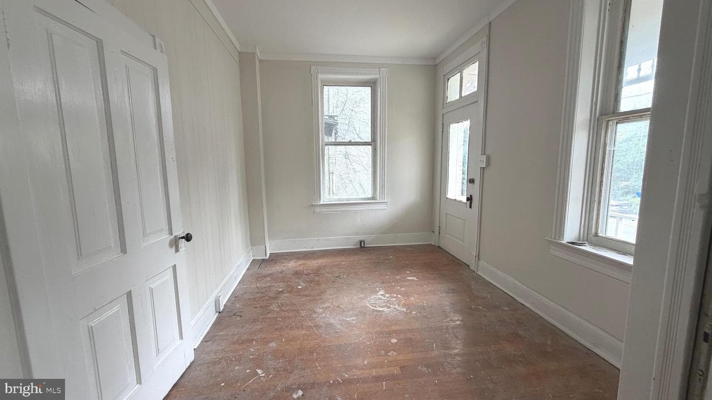 311 E Washington Street photo 3