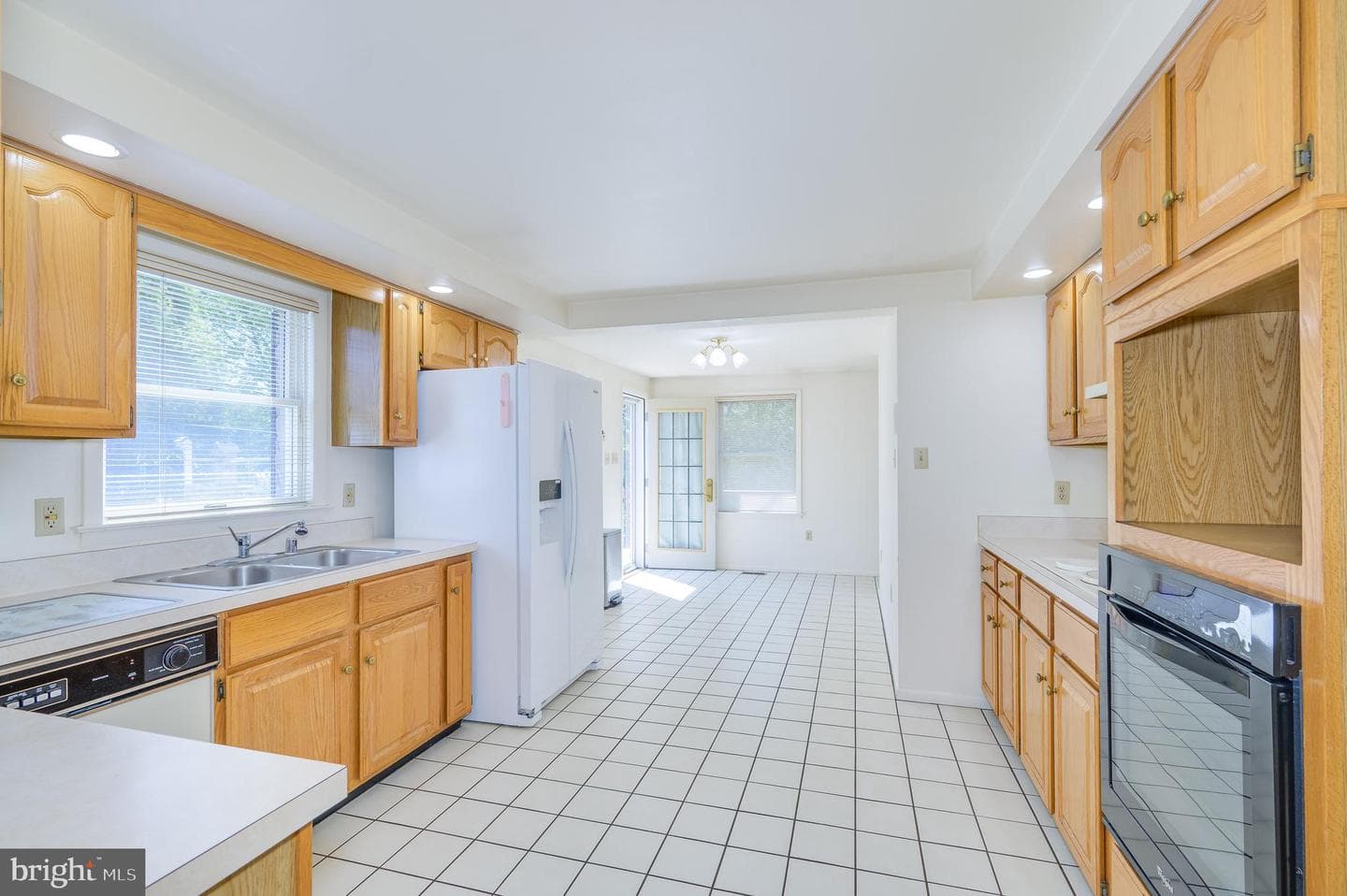 63 Brentwood Court photo 28