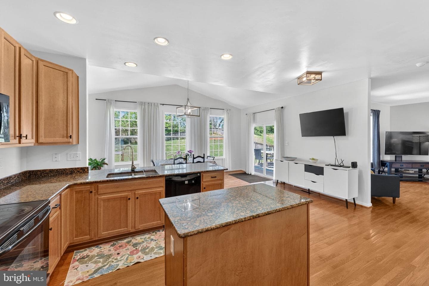 195 Hughs Road photo 28