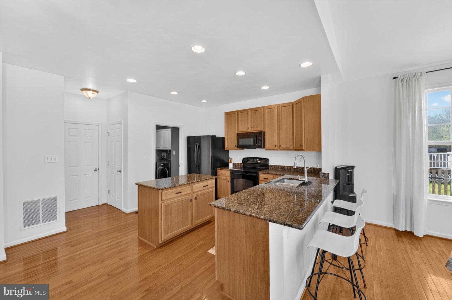 195 Hughs Road photo 37