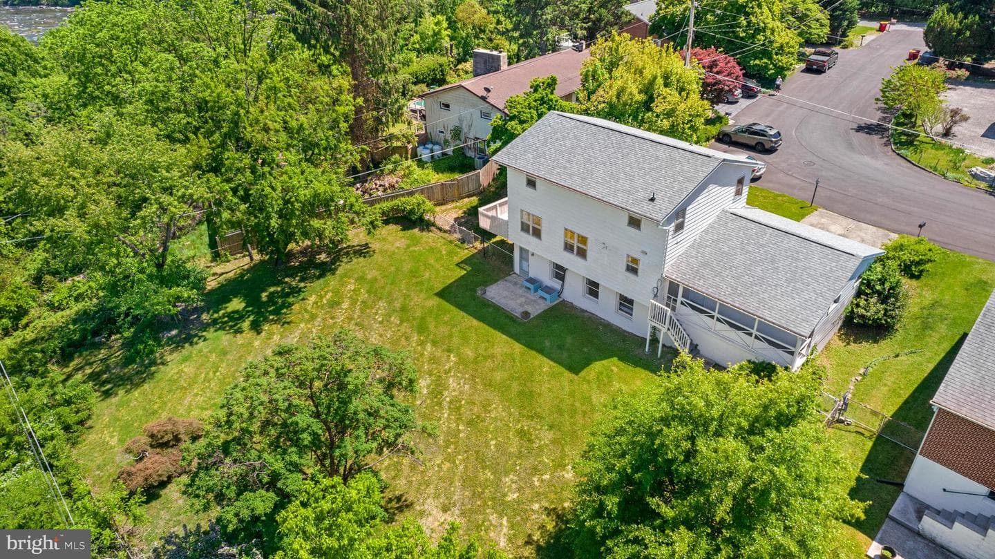 355 Pointfield Drive photo 40