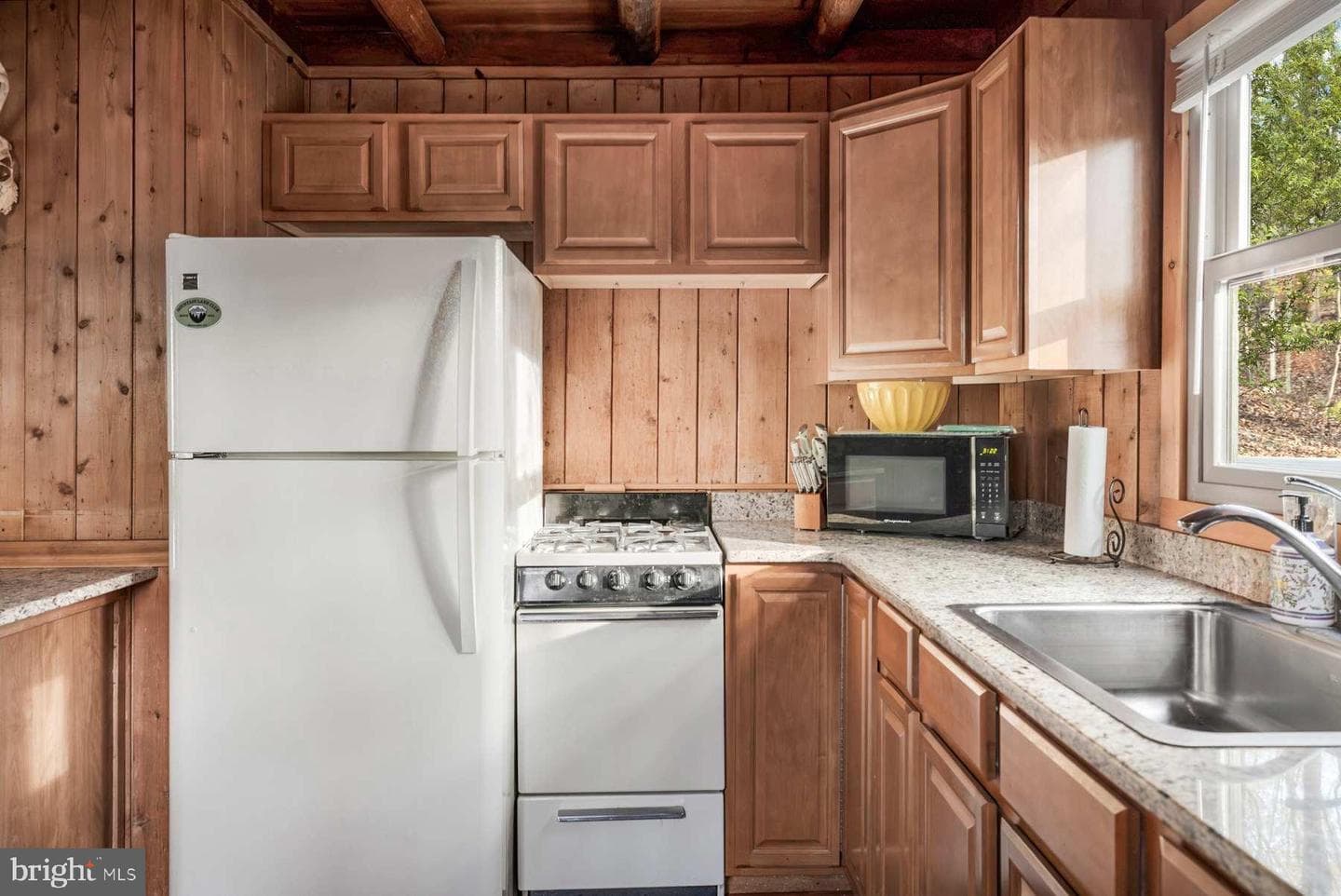 203 Honeysuckle Lane photo 15