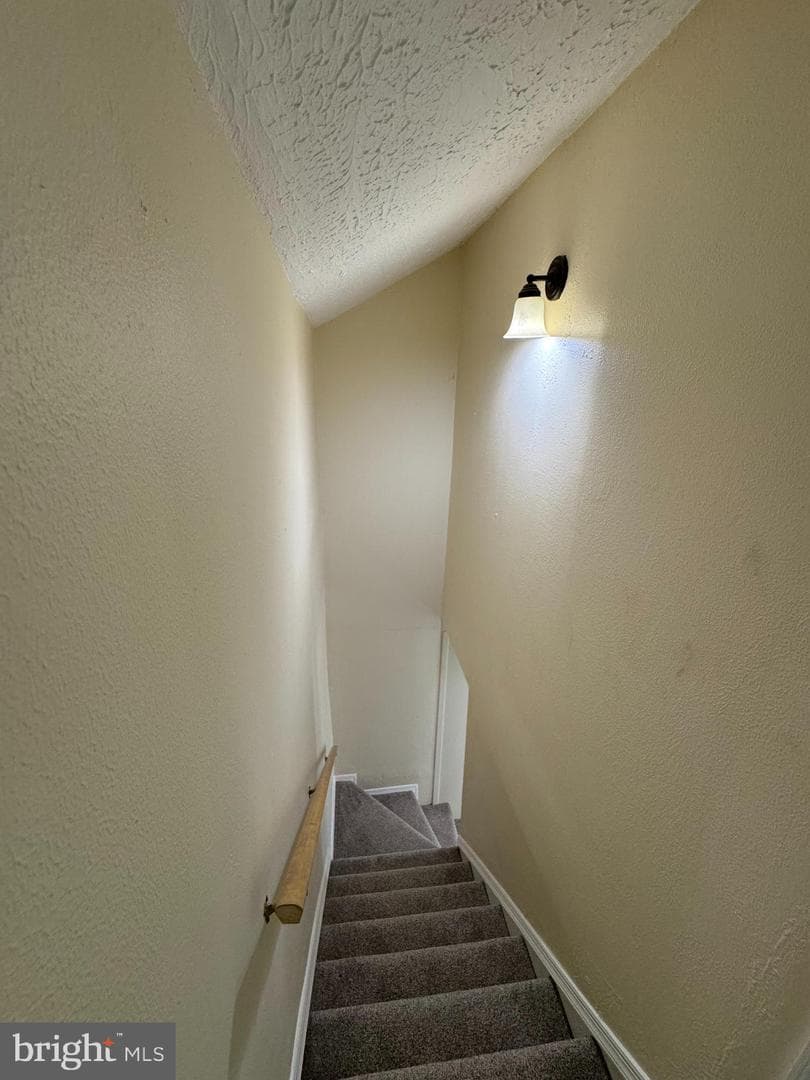 65 Dillow Ln photo 18