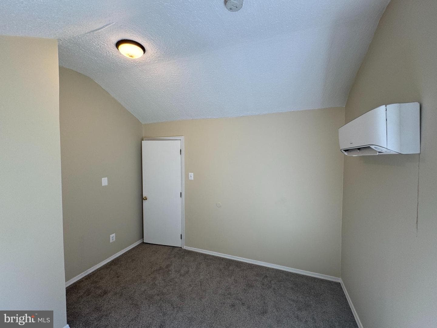65 Dillow Ln photo 25