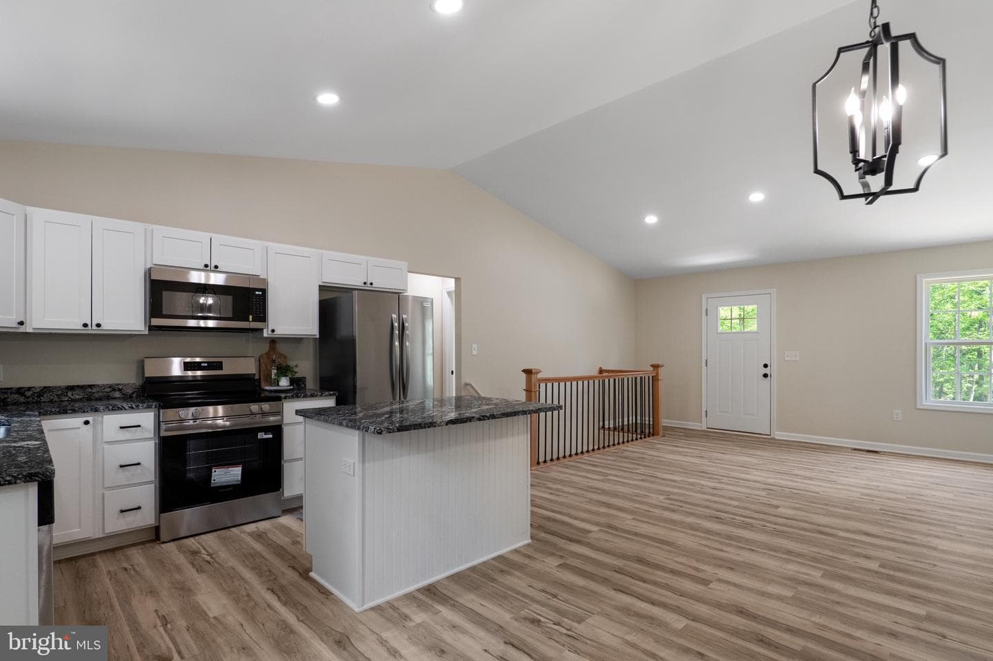 358 Dawn Lane photo 3