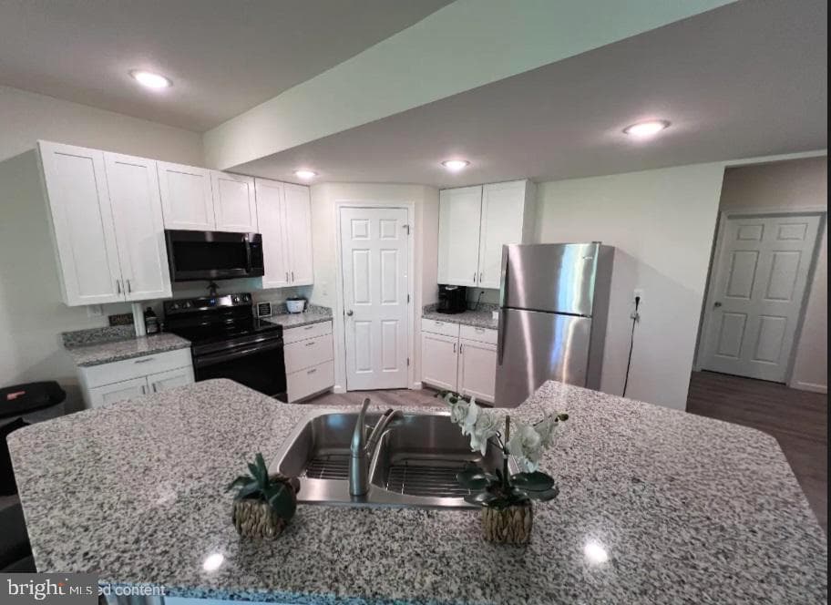 167 Hyde Park Lane photo 38