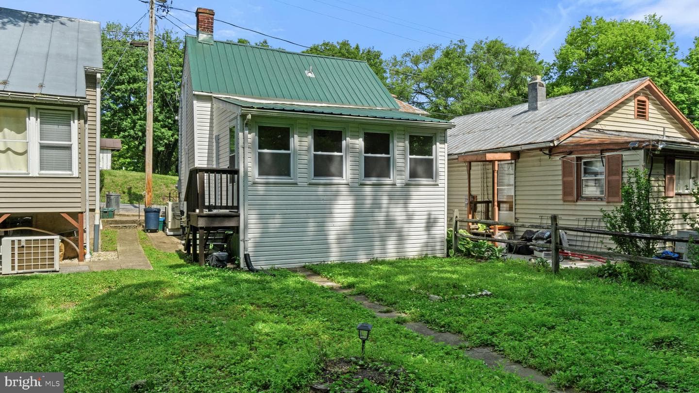 114 College Street photo 14