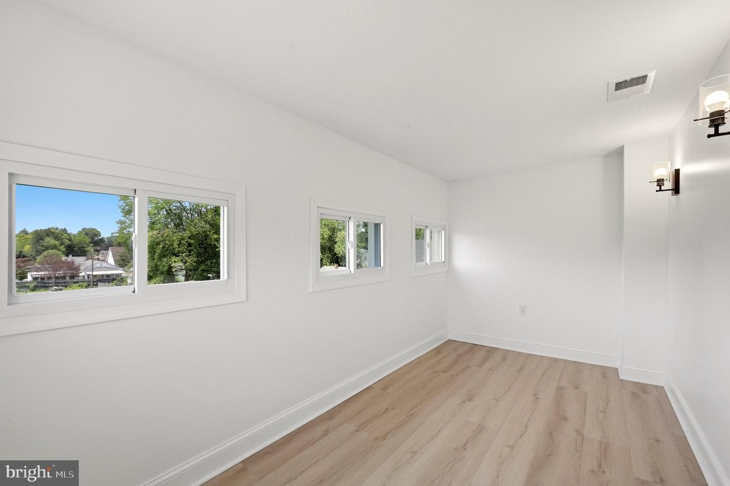 106 S George Street photo 23