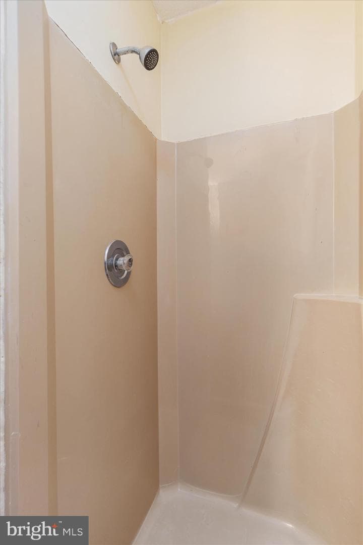 82 Pond Road photo 6