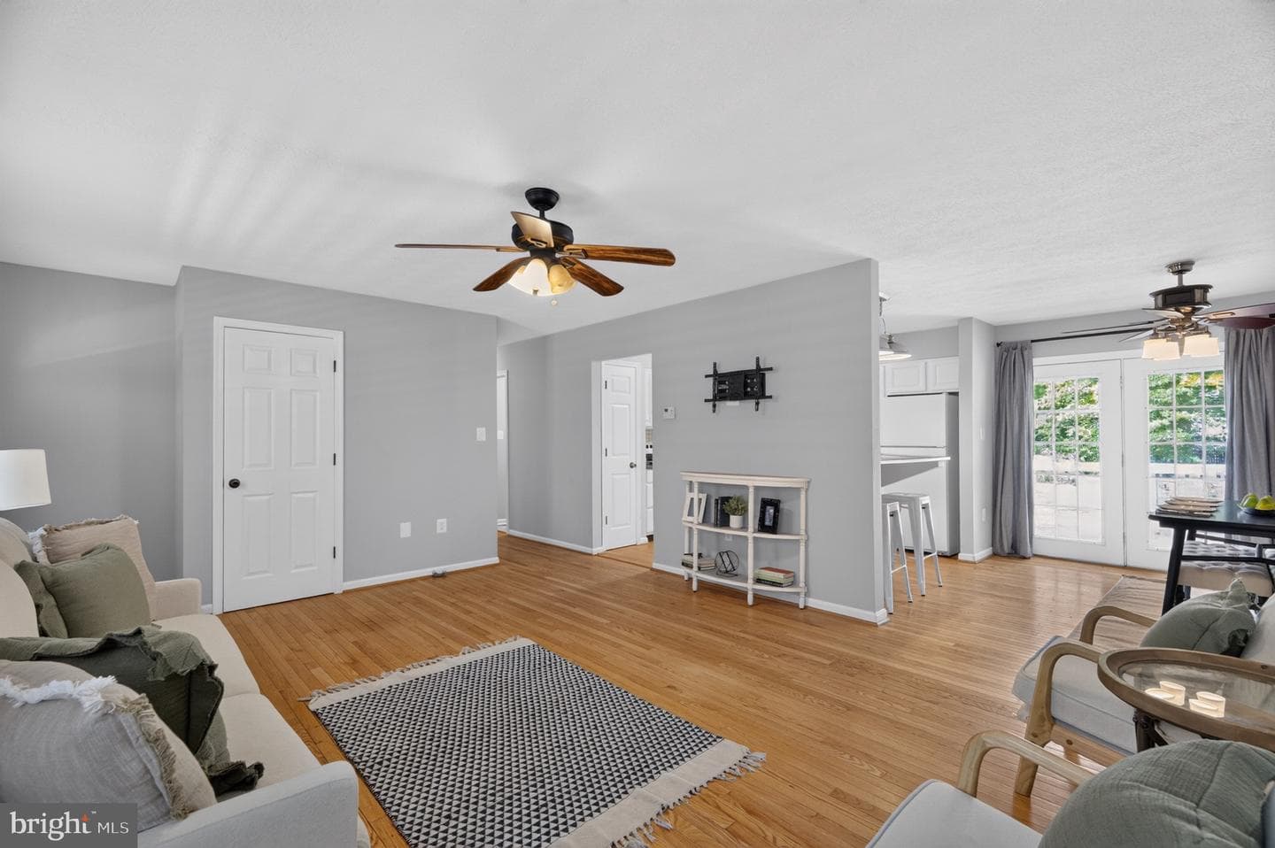 885 Wild Rose Lane photo 6