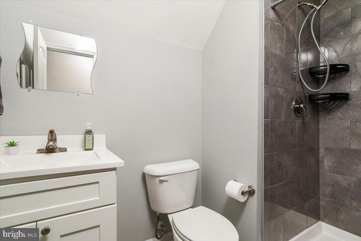 352 Basset Lane photo 24