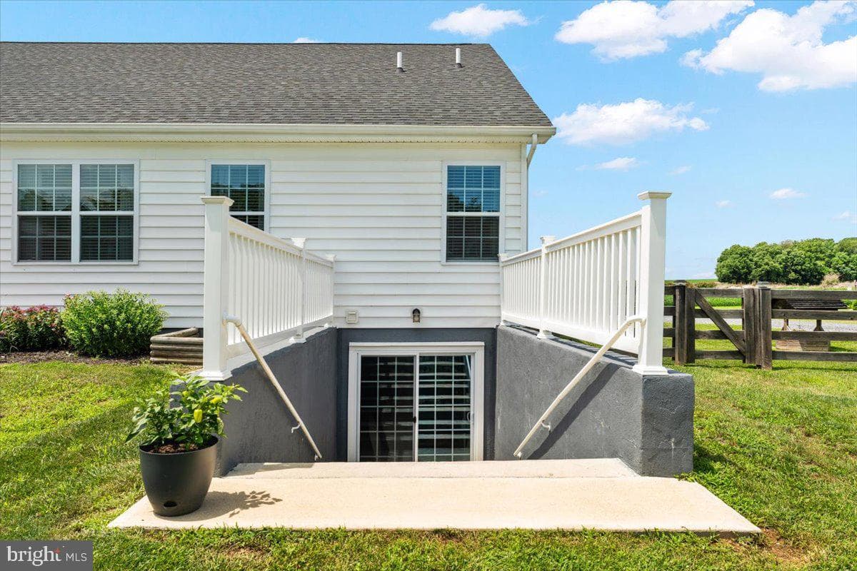 352 Basset Lane photo 32