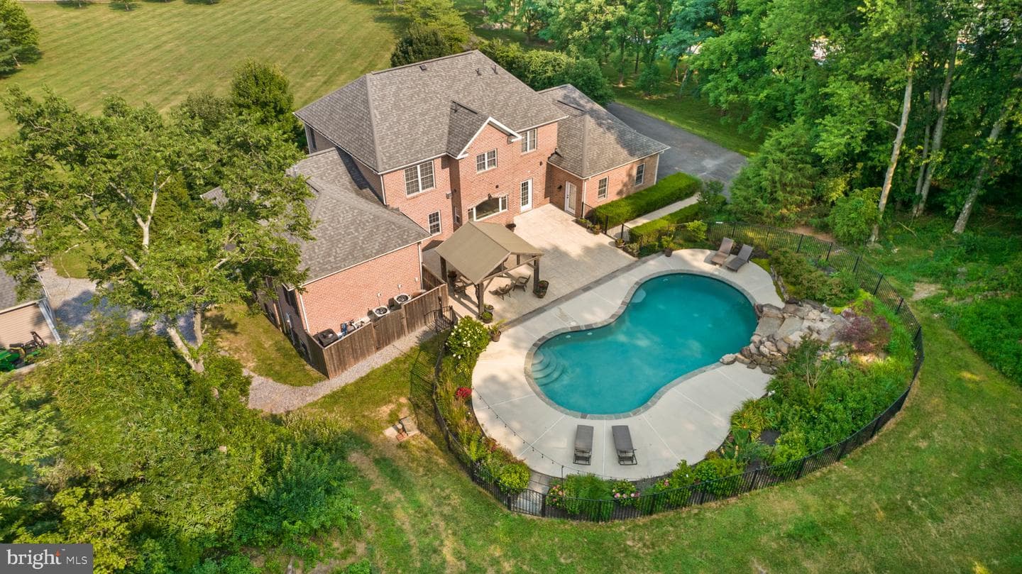50 W Blakeley Drive, Charles Town