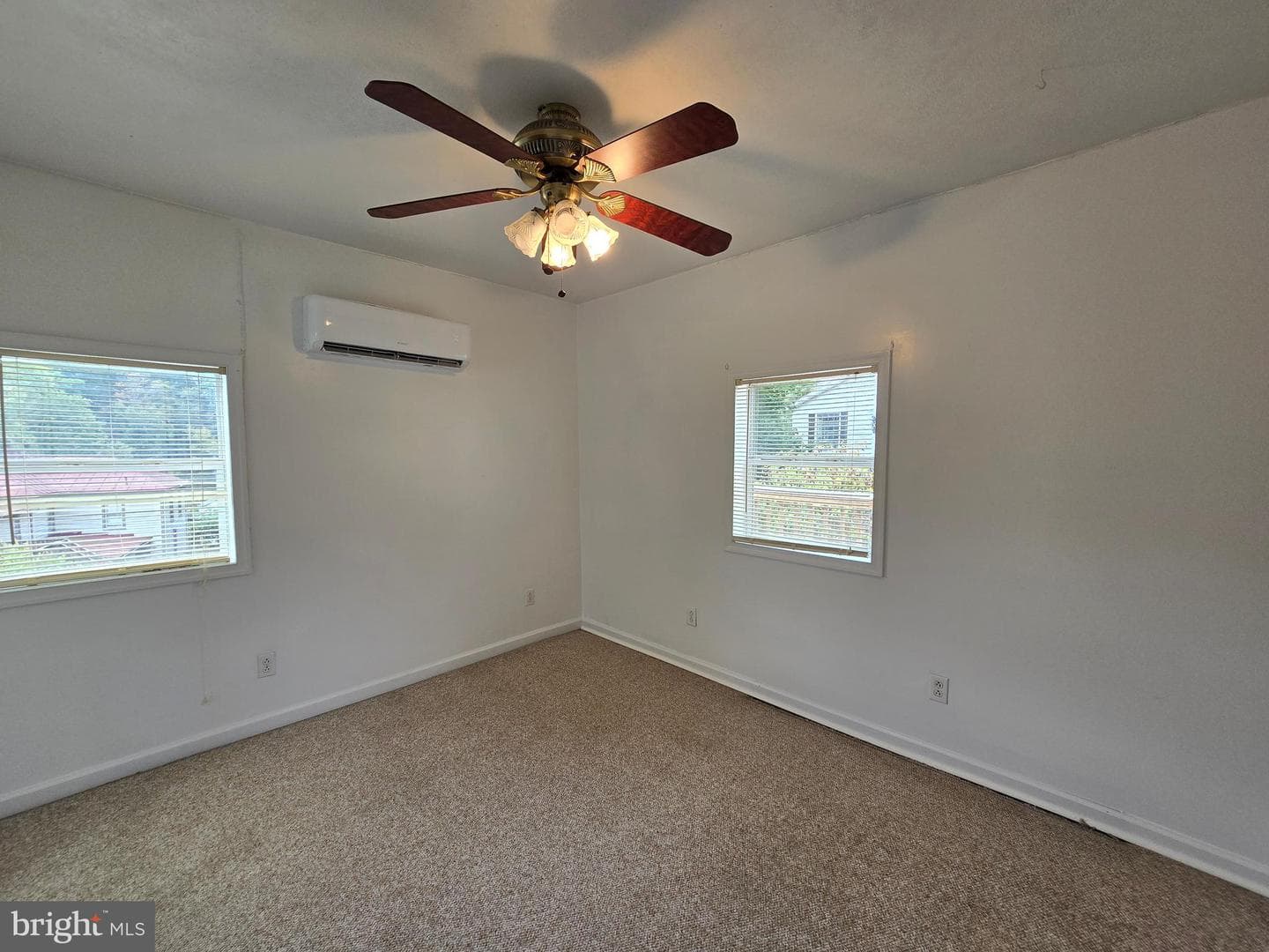 240 Ewing Street photo 21