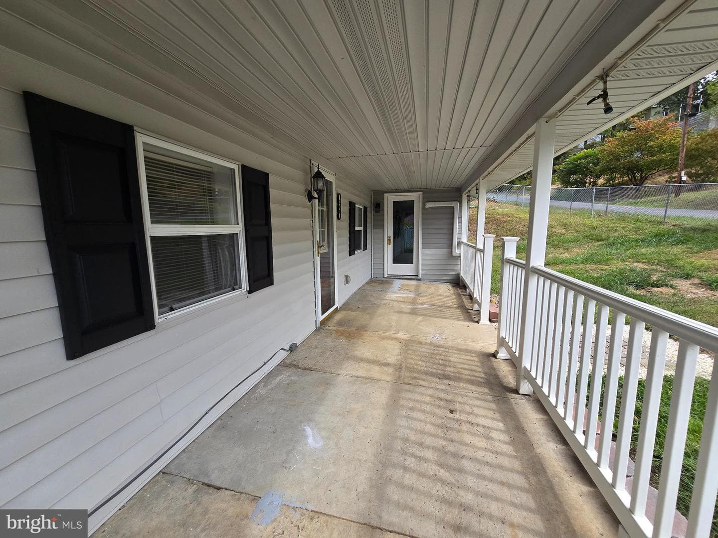 240 Ewing Street photo 26