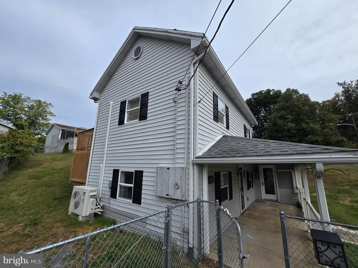 240 Ewing Street photo 28