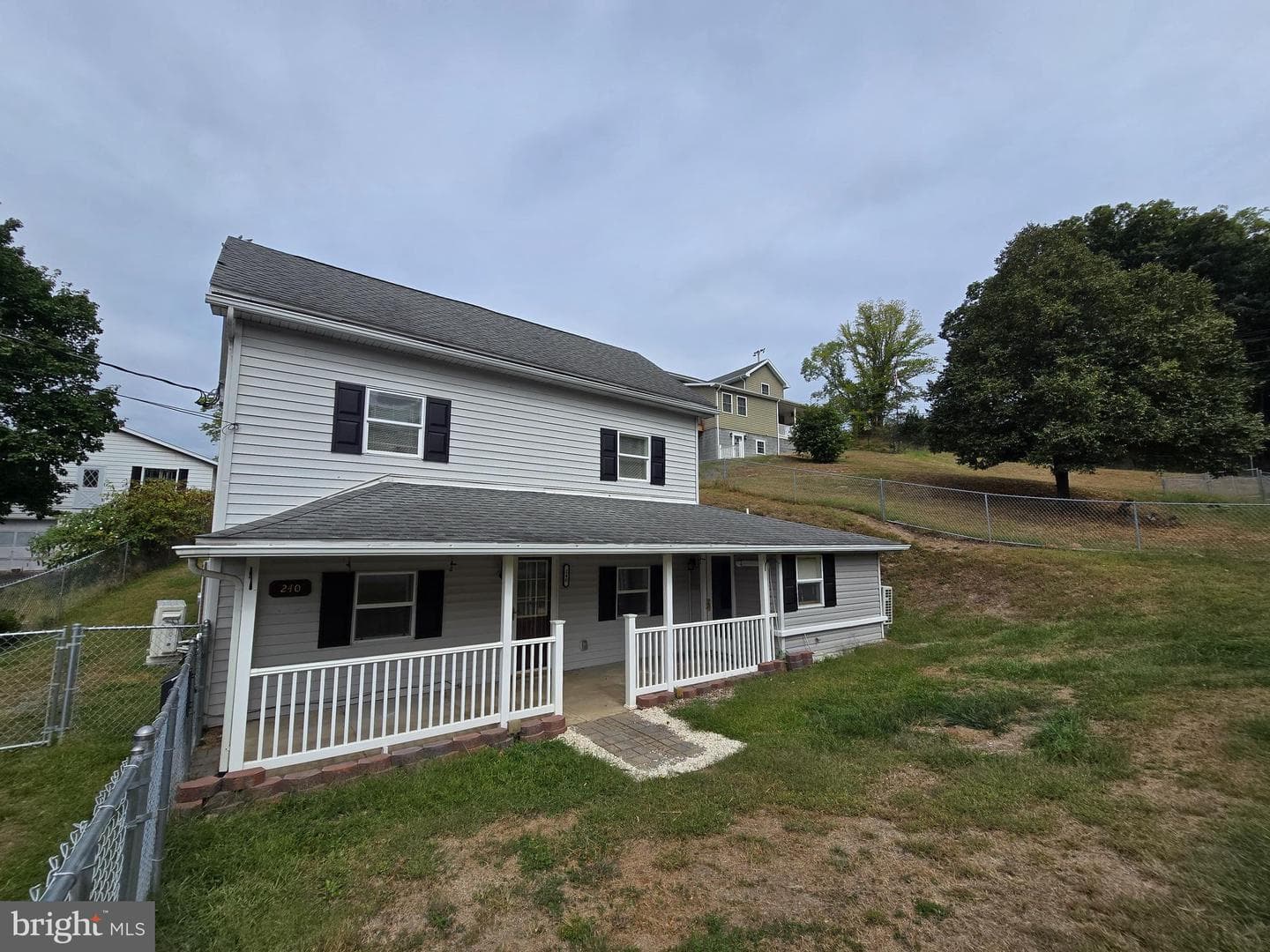 240 Ewing Street photo 29