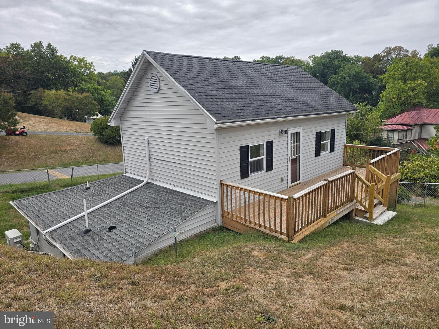 240 Ewing Street photo 33