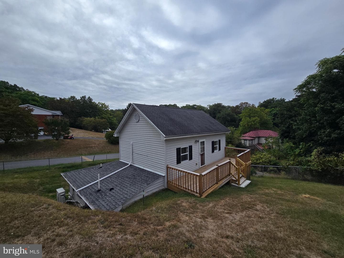 240 Ewing Street photo 34