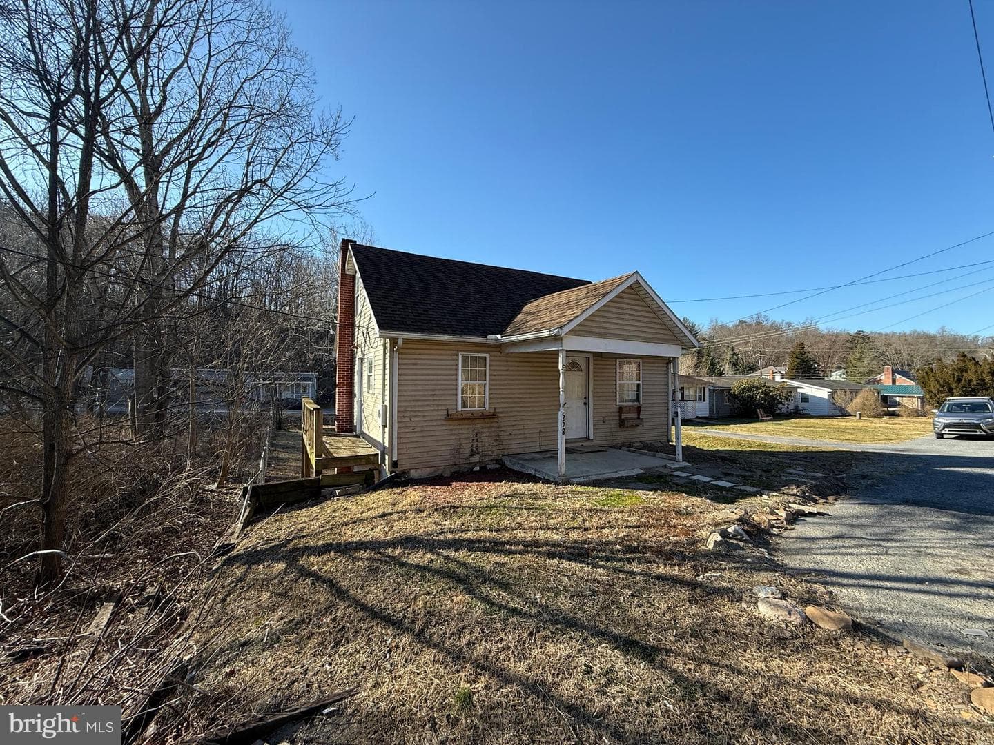 558 Martinsburg Road photo 3