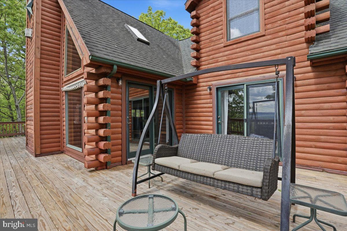 1052 Parkside Drive photo 4
