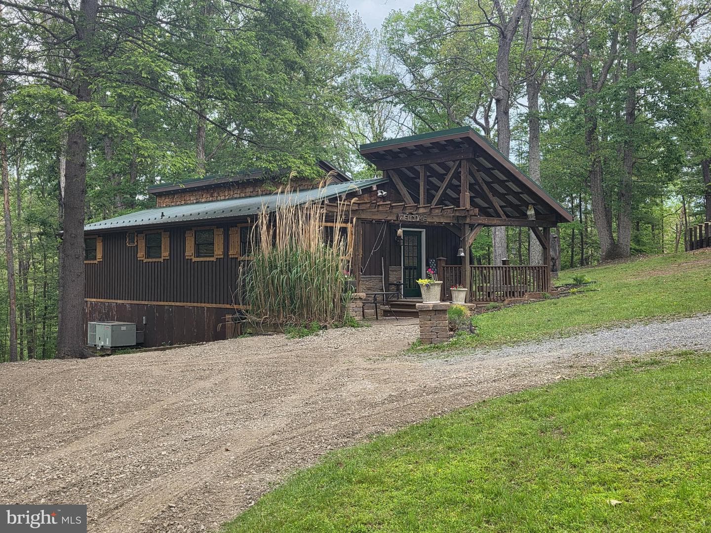 237 Redbud Ln photo 3