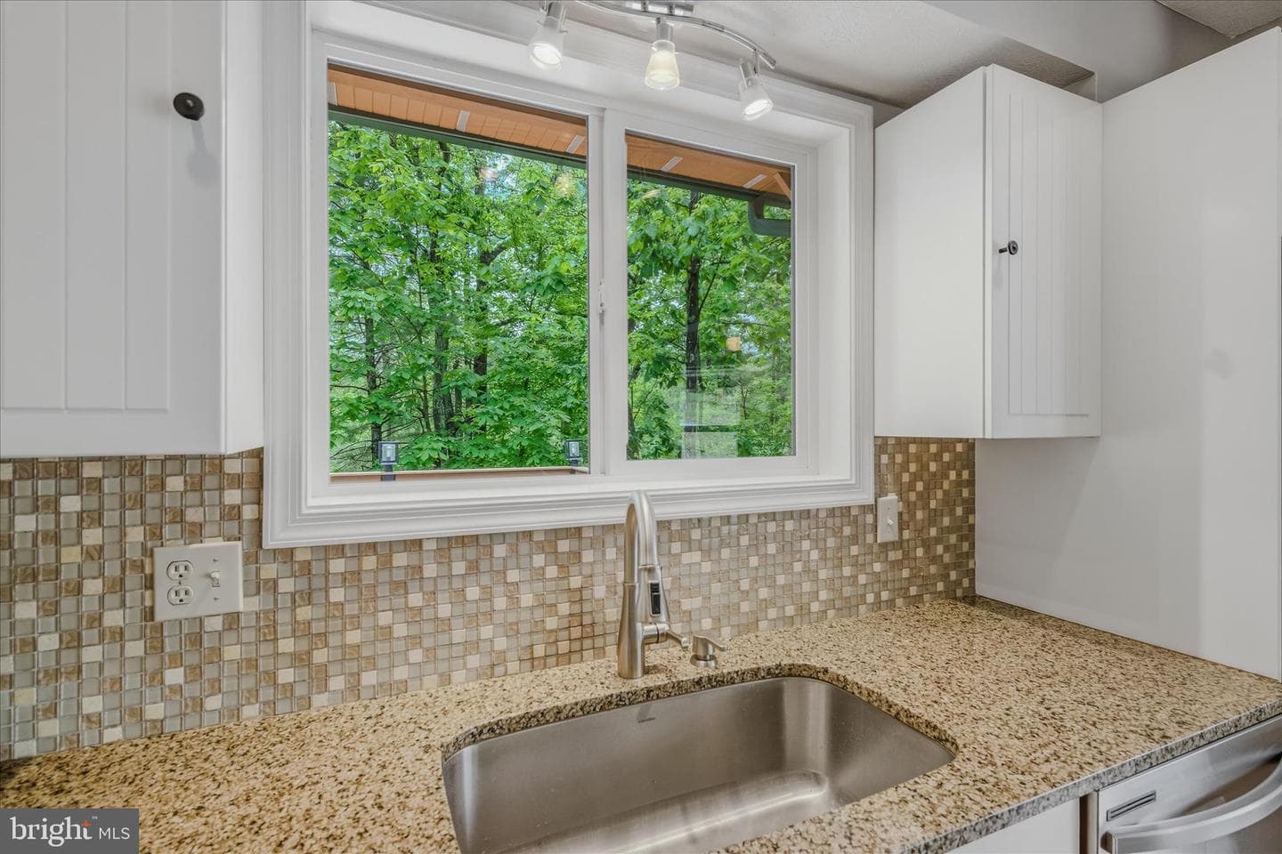 110 Montevideo Road photo 19