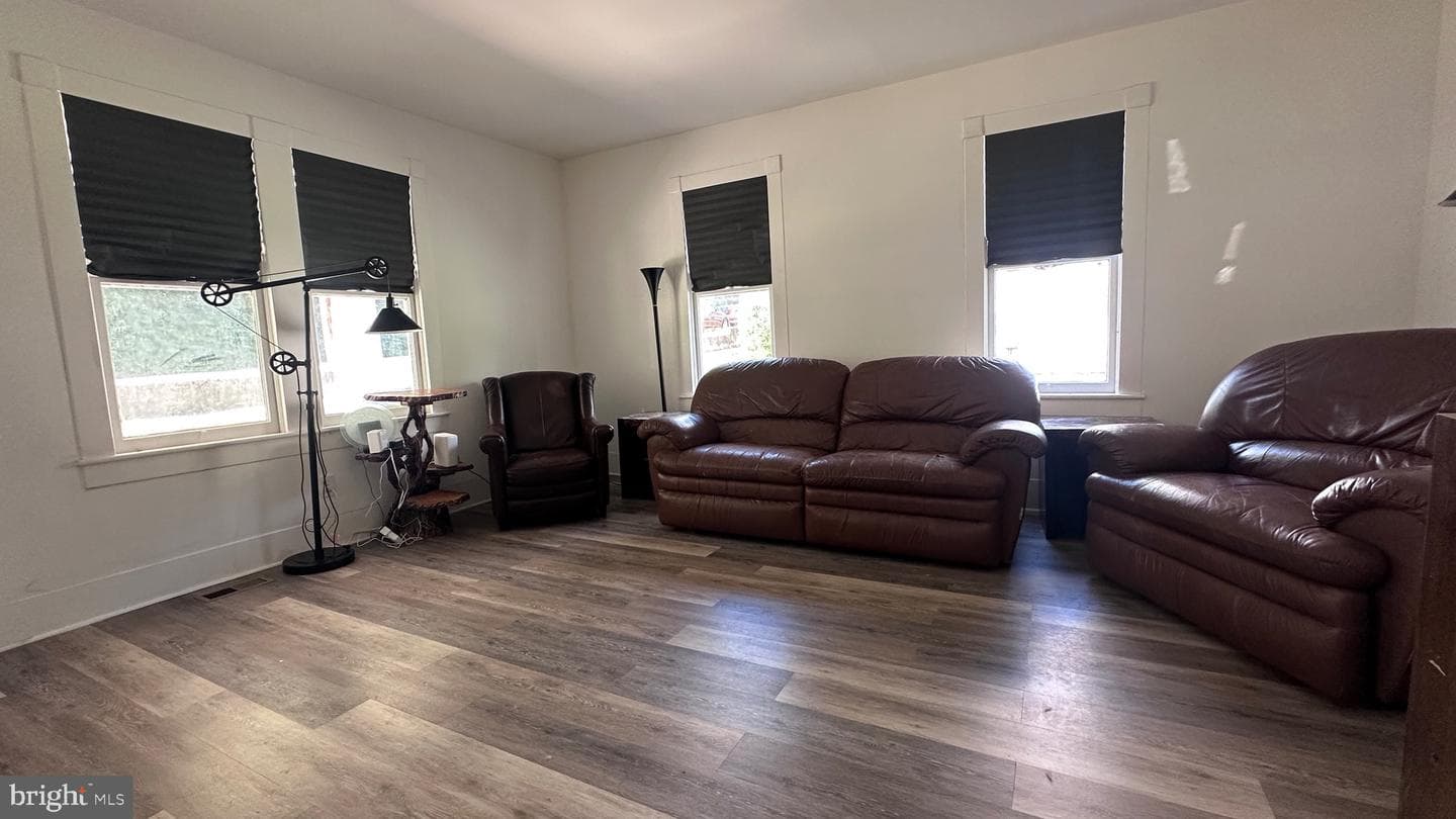 364 Wilkes Street photo 13