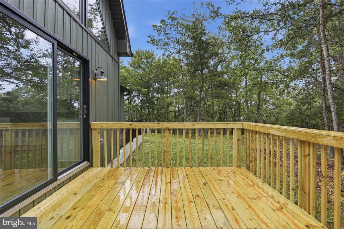 124 Medford Lane photo 36