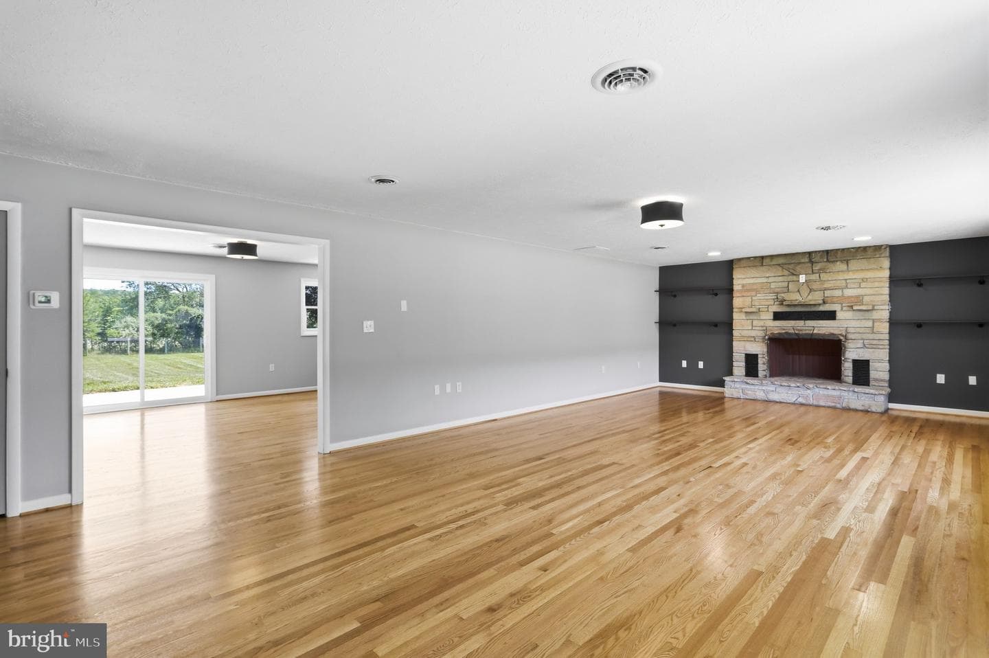 11195 Valley Road photo 4