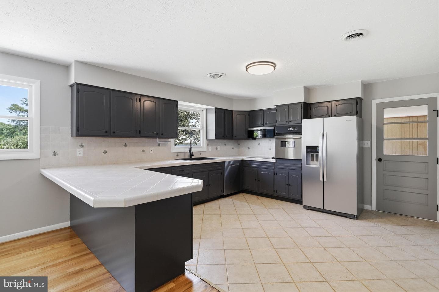 11195 Valley Road photo 9