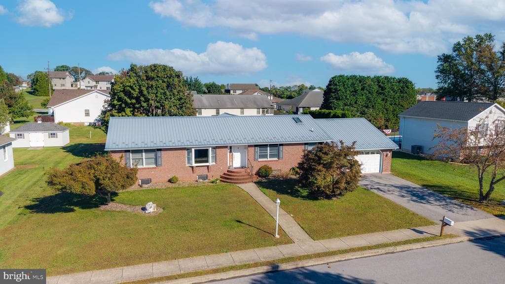 375 Carolle Street photo 1